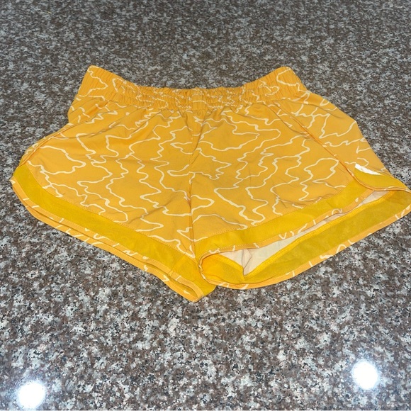 Athleta Mesh Racer Run Short 4" - Picture 2 of 11